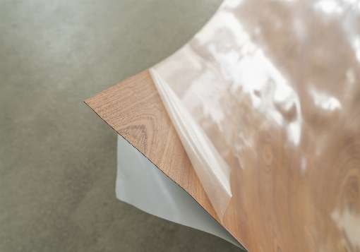 Photo 5: Extremely flexible thanks to fleece lamination and super easy to process: EASiWOOD. Photo: IFN/Schorn & Groh |  www.sg-veneers.com 